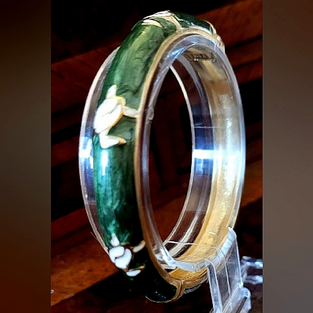UNISEX JINGLONG XING GREEN ENAMEL BRACELET WITH WHITE TURTLES